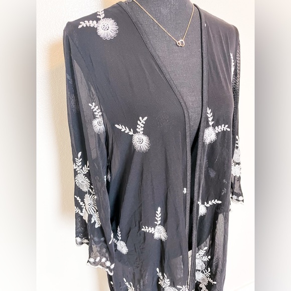 Pins and Needles Embroidered Black and White Sheer‎ Kimono Size L - Picture 4 of 9